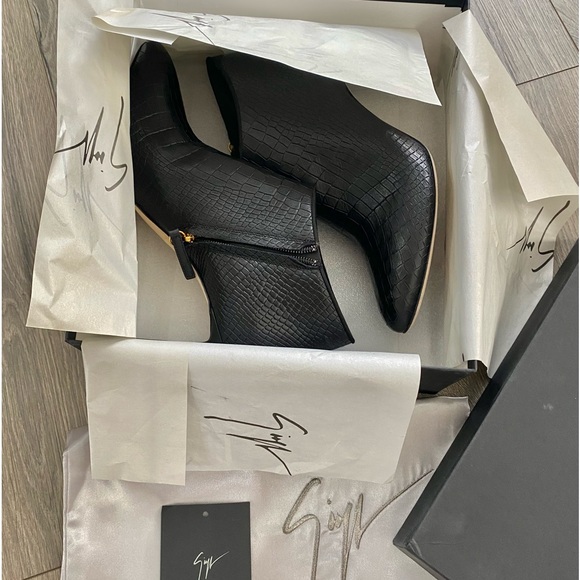 Giuseppe Zanotti NWT Booties 40 - Picture 15 of 16